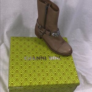 Gianni Bini Barret Bootie - Color (Sahara sand)